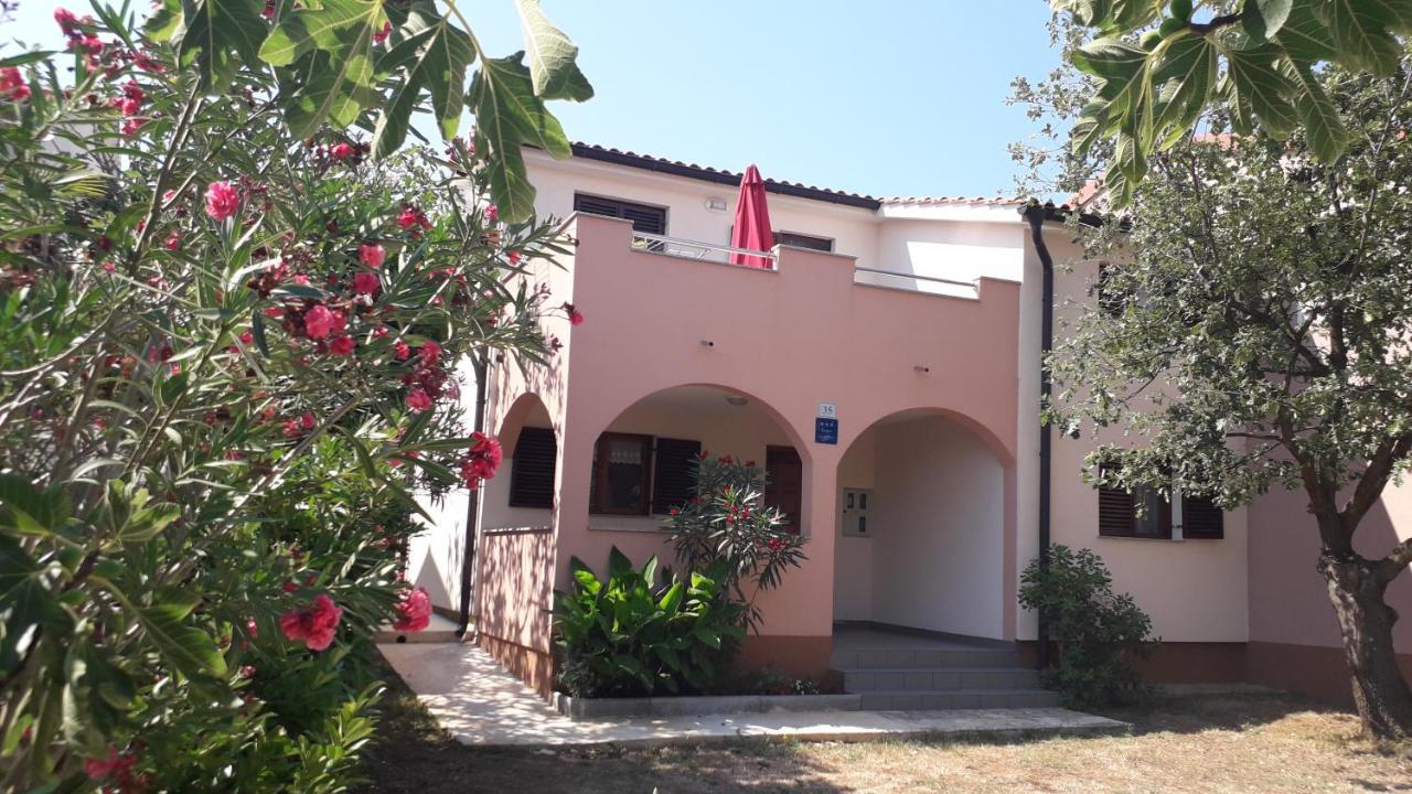 Apartmani Mia Ližnjan Extérieur photo